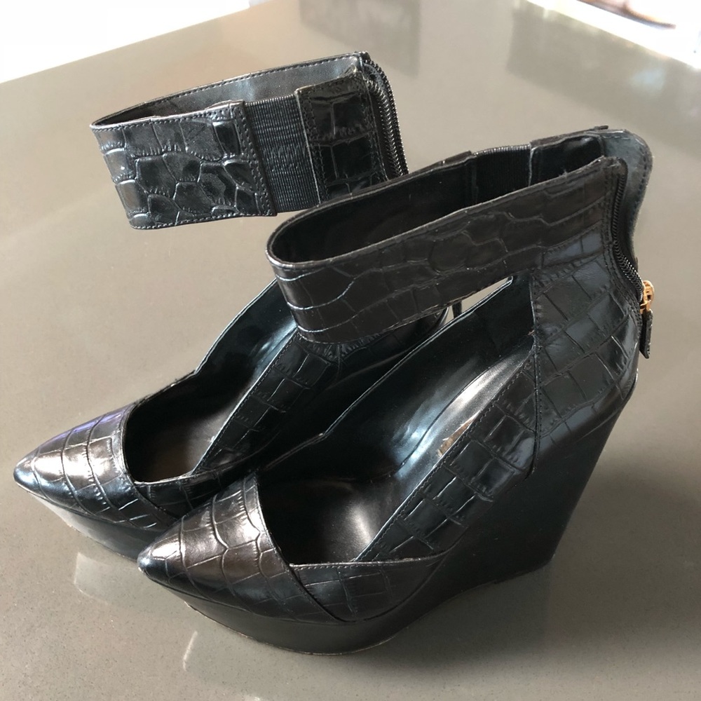BCBG Crocodile style platforms shoes